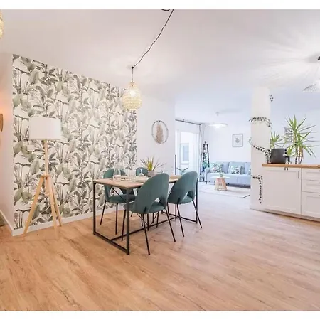 Apartment Bright And 2-bedroom Apartment, Parking And Wifi