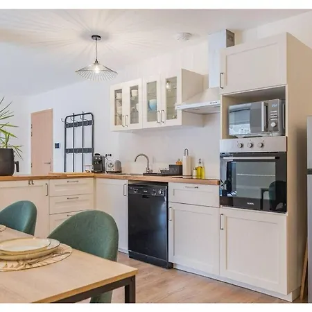 アパート Bright And 2-bedroom Apartment, Parking And Wifi *